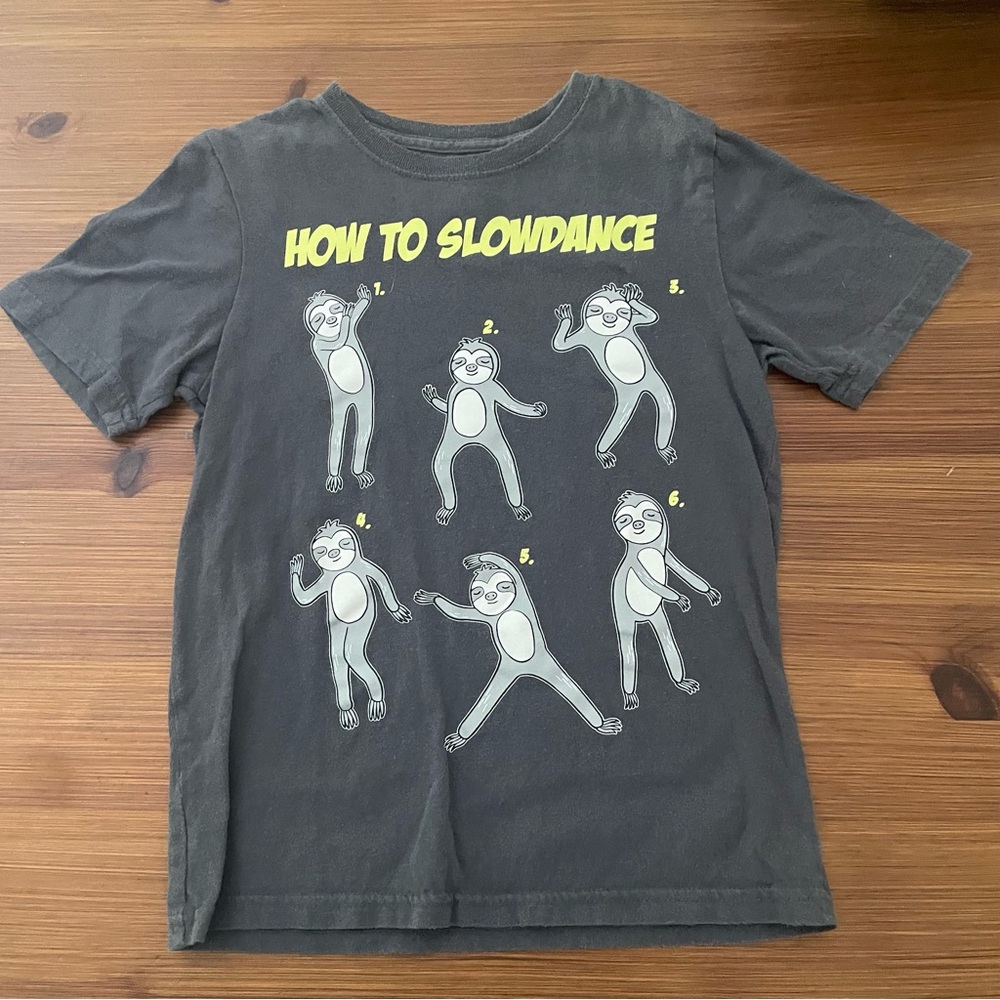 4/$13 Wonder Nation “How To Slow Dance” Sloth Shirt - Medium (8)